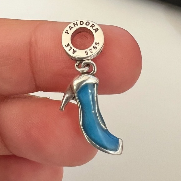 PANDORA DISNEY Cinderella Glass Slipper Charm - Picture 6 of 6